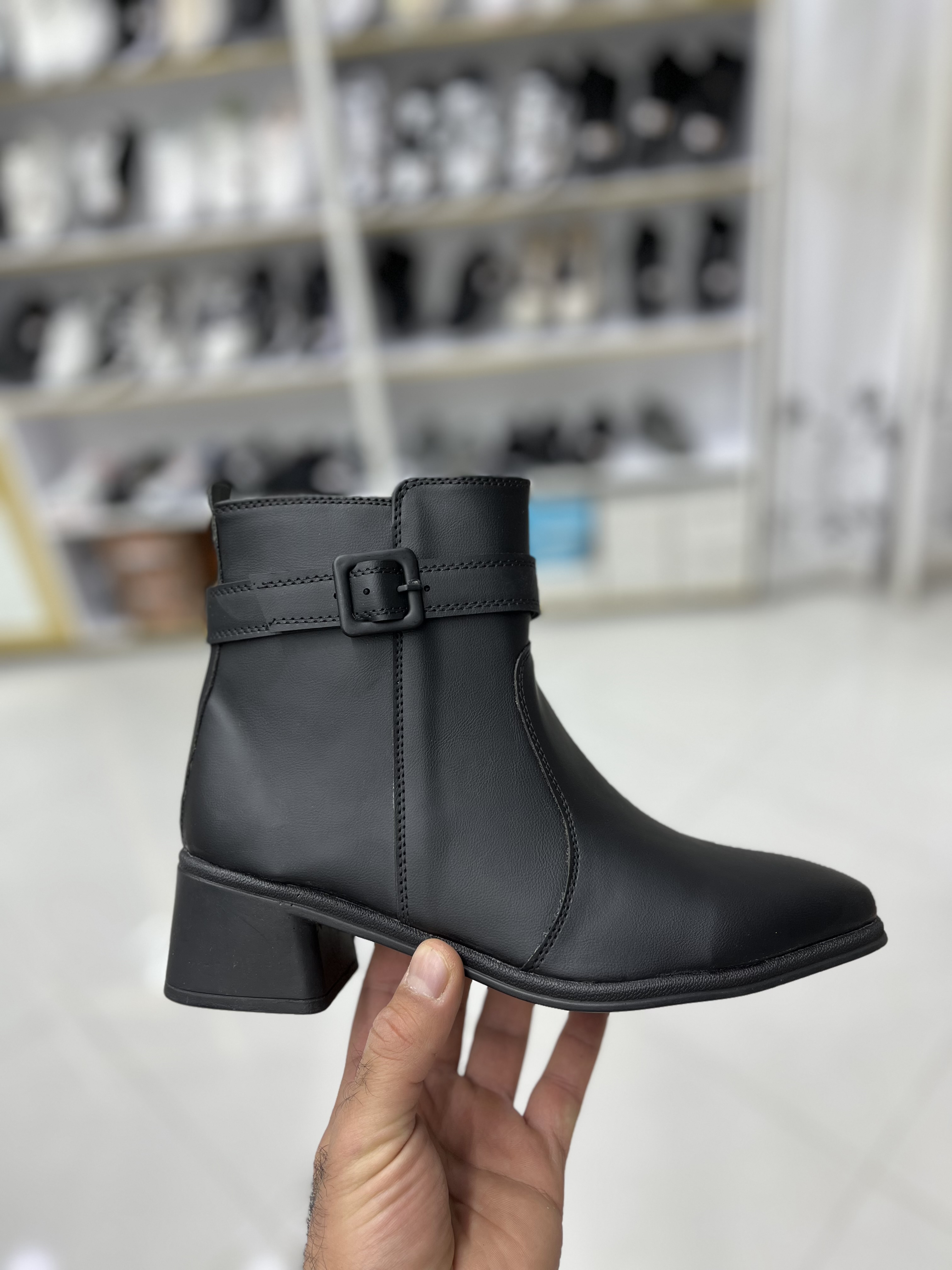 نیم بوت زنانه پاشنه دار